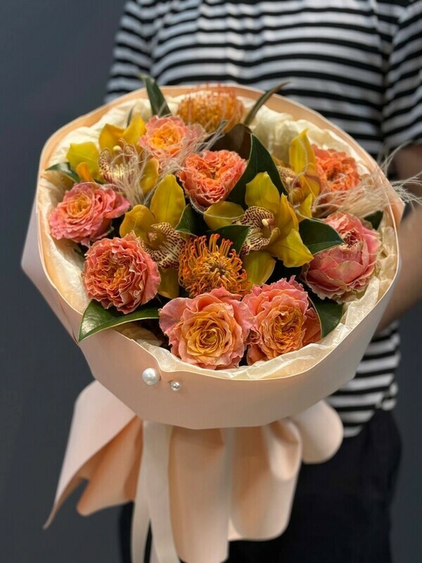 Buket Avtorskij Pionovidnaya Roza Orhideya Oranzhevij, premium