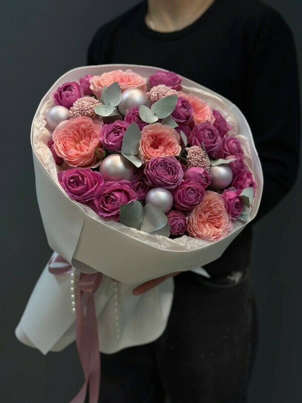 Buket Pionovidnaya Roza Novogodnij Avtorskij, premium