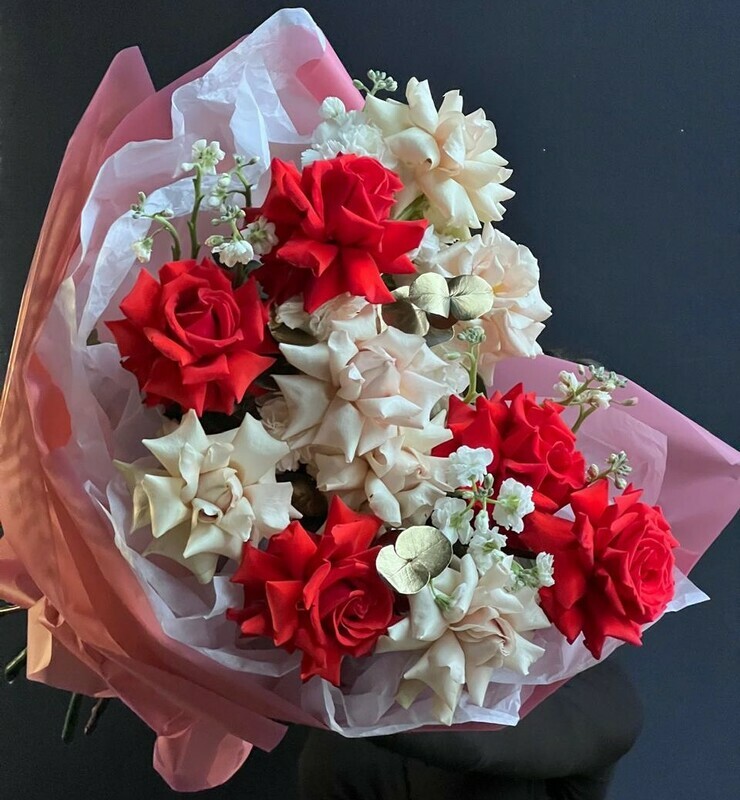 Авторский букет из французских роз " Любимой маме", премиум