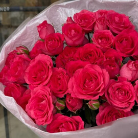 Monobuket iz kustovih roz