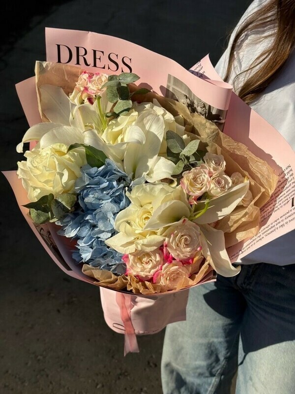 Букет из лилий и гортензии, стандартный