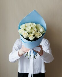 Buket belih roz Keniya 11sht