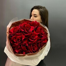 Букет из французских бордовых роз