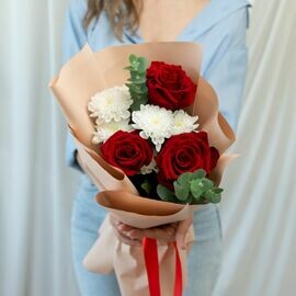 Букет-комплимент с красными розами