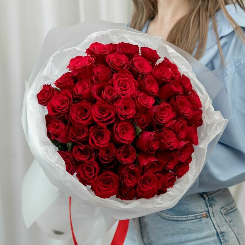 51 красная роза в классической упаковке , премиум
