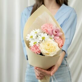 Sbornij buket kompliment s Kendl Lajt