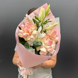 Букет из французских роз и лилии