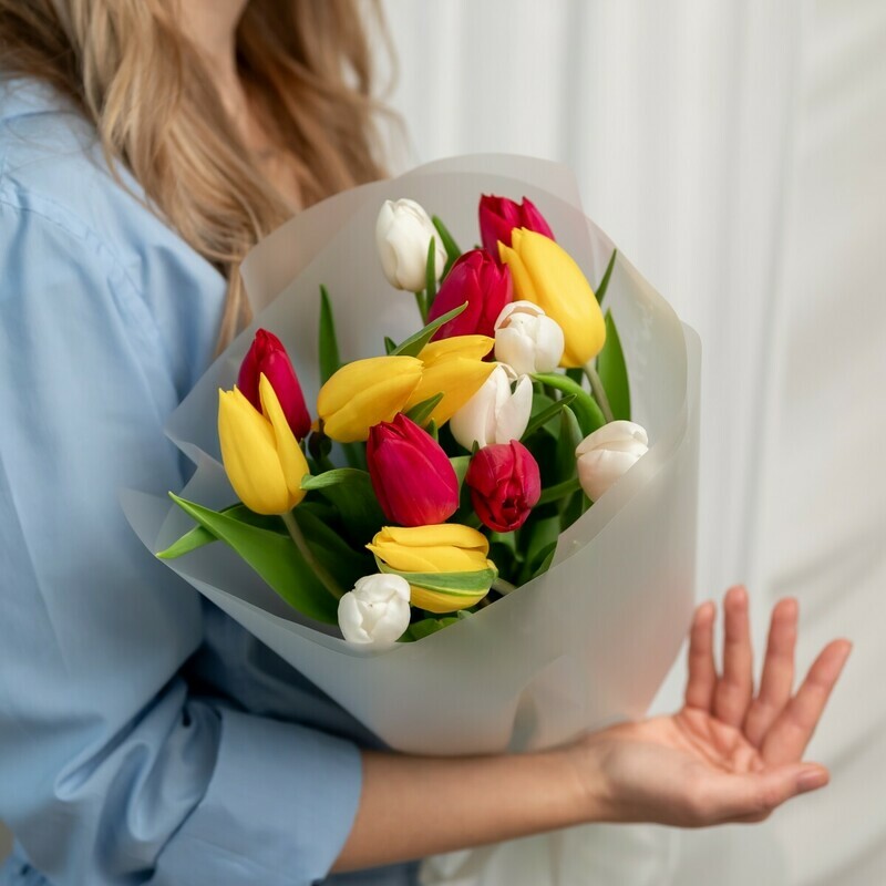 15 тюльпанов Микс в упаковке, стандартный