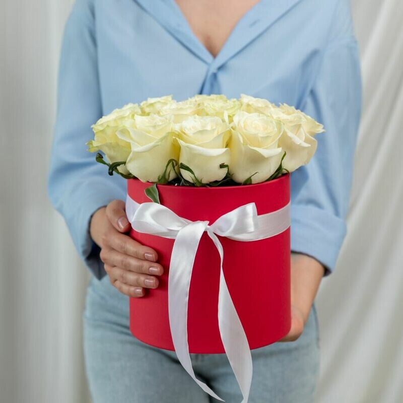 15 белых роз в шляпной коробке, 15 белых роз в шляпной коробке