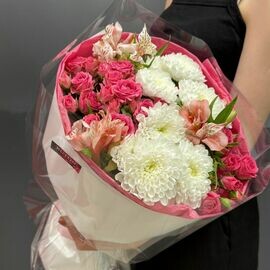 Buket iz kustovih roz, hrizantem, al_stromerij