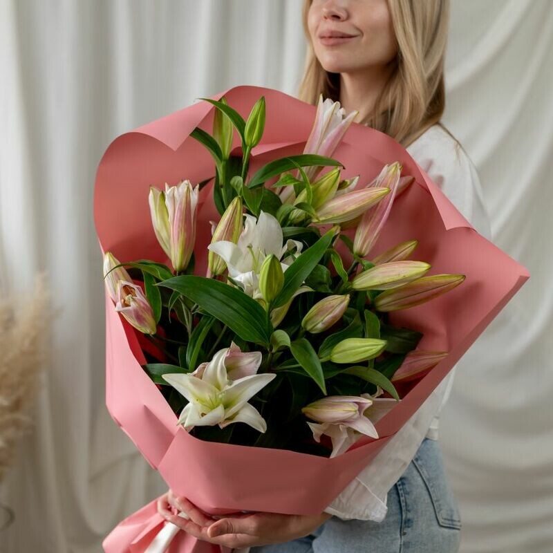 5 Лилии в упаковке, премиум