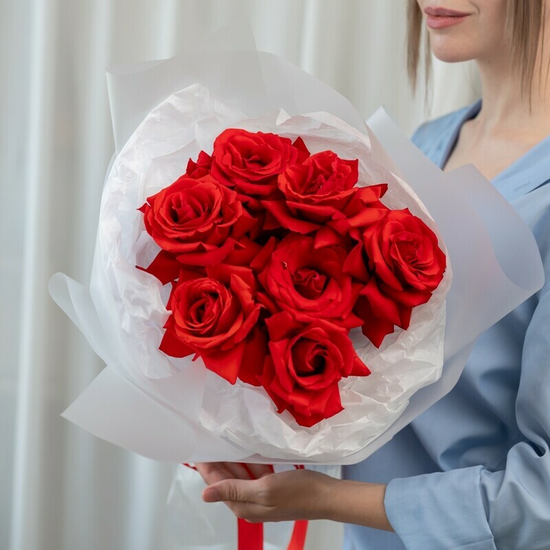 Krasnie Frantcuzskie rozi 7sht v upakovke, standart