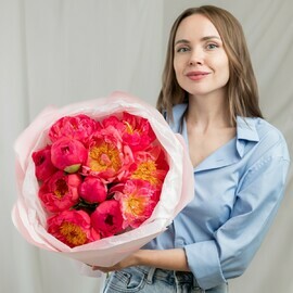 11 Пионов Корал в упаковке