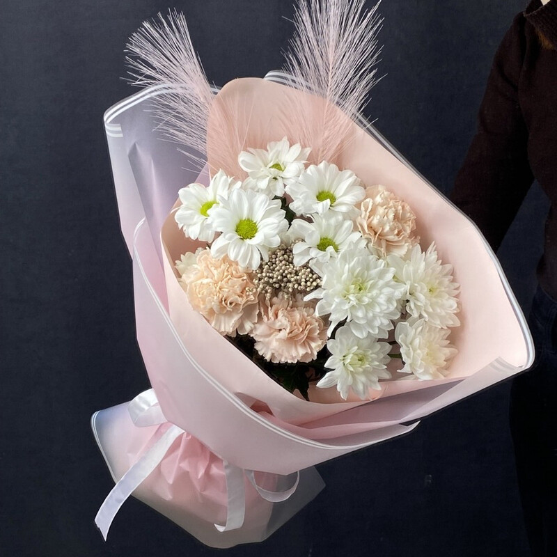 Buket iz kustovih hrizantem i diantusov, standart