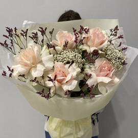 Ажурные розы с лимониумом