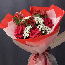 Buket s krasnimi rozami «Alij val_s»