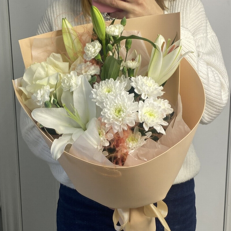 Nebol_shoj buket s liliej, standart