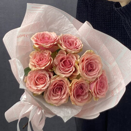 Buket iz roz «Nezhnaya vstrecha»