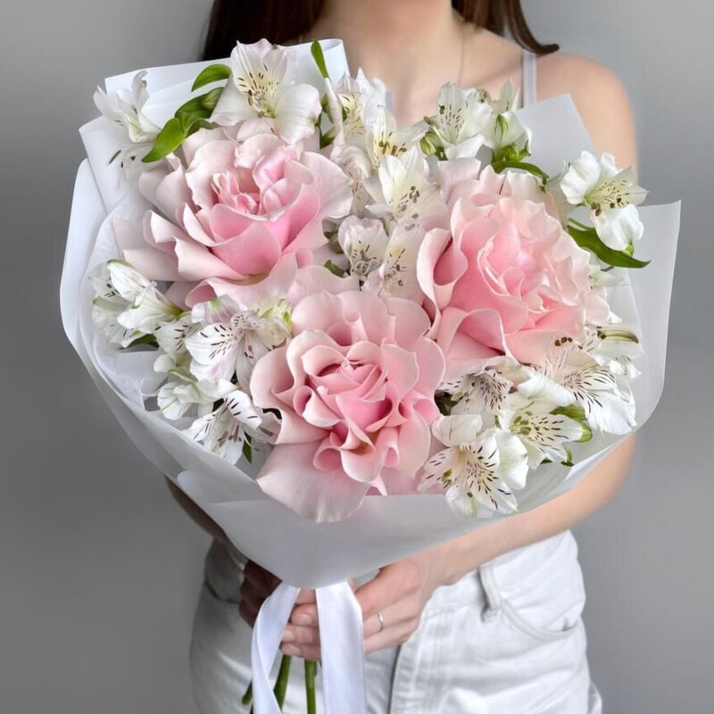 Avtorskij buket s Al_stromeriej i frantcuzskoj rozoj, standart