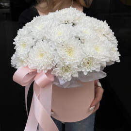 «Beloe oblako» kompozitciya iz hrizantemi