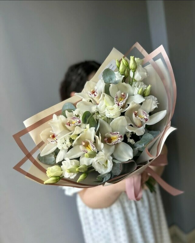 Нежный букет с орхидеями , стандартный