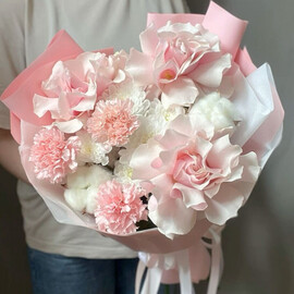 «Шепот любви» авторский букет с французской розой, хлопком и диантусами