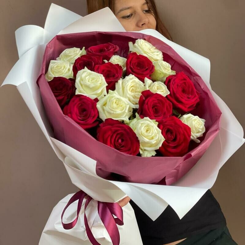 Красные и белые розы, стандартный