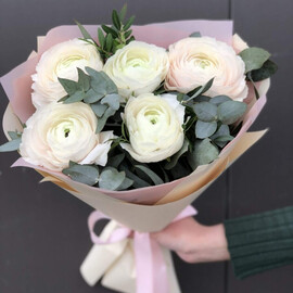 Букет из 5 ранункулюсов