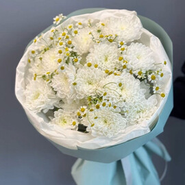 Букет хризантем и ромашек