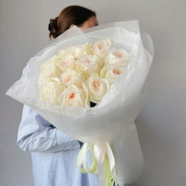 Ароматная Вайт Охара 13 роз