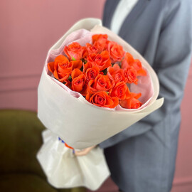 Solnechnij buket iz 15 roz