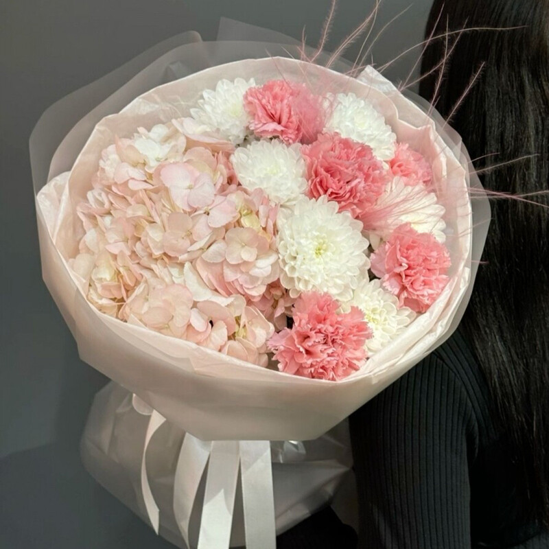 Букет гортензии, диантусов и хризантем, стандартный