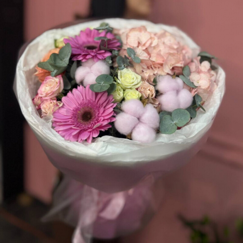 Авторский букет с герберами , стандартный