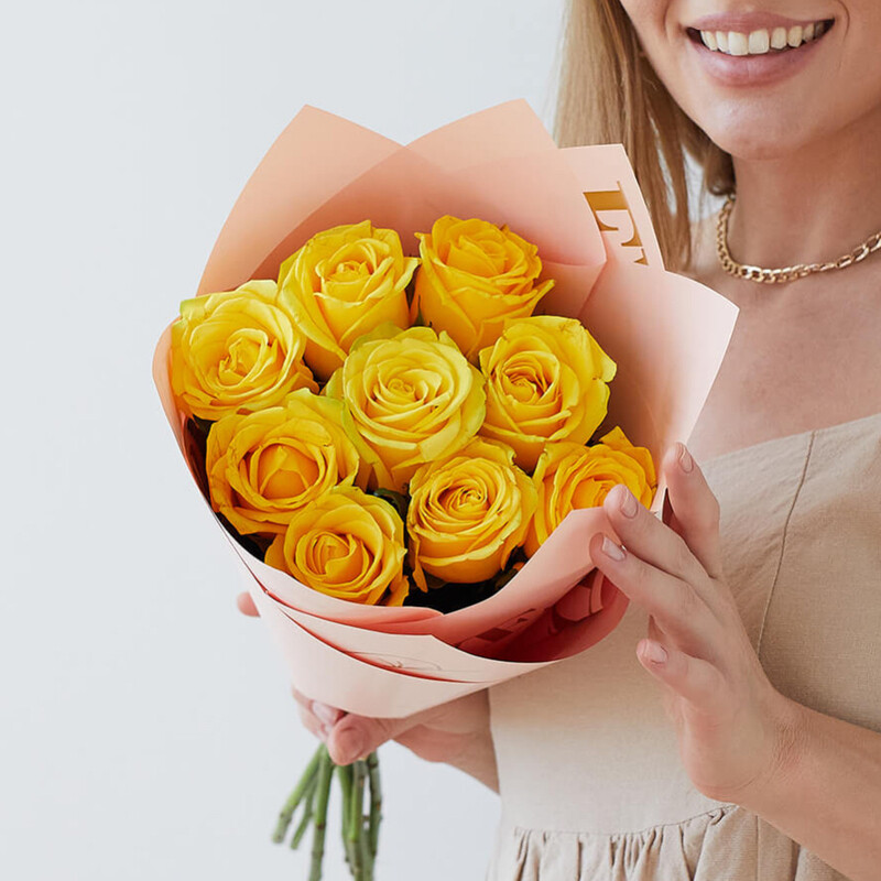 Buket iz 9 zheltih roz, buket iz 9 roz