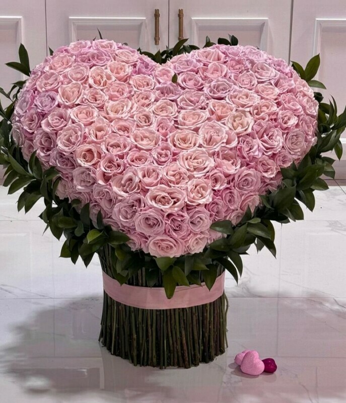 Огромное сердце из роз, делюкс