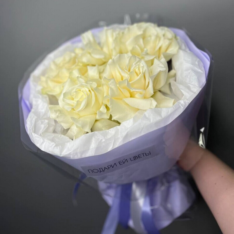 "Belosnezhka" 5 frantcuzskih roz, buket iz 5 roz