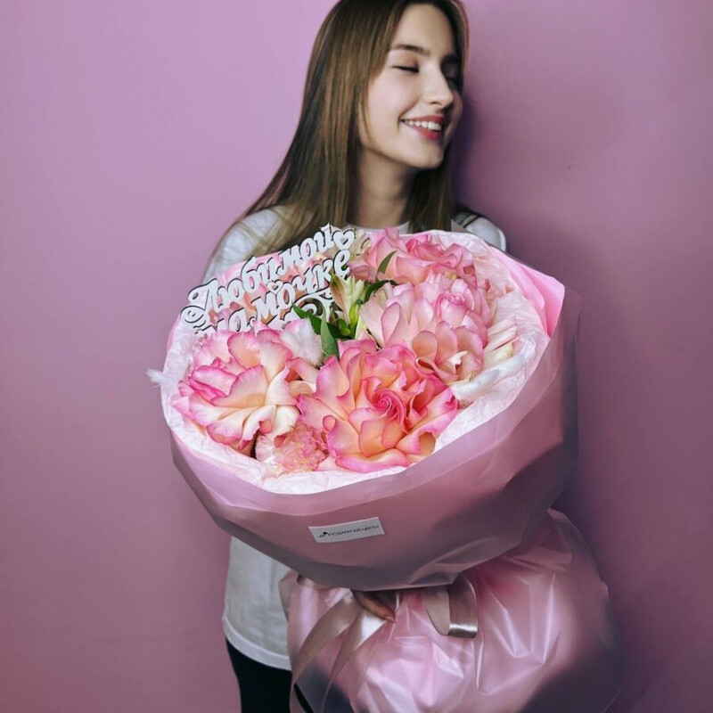 Букет с французской розой и альстромерией, стандартный