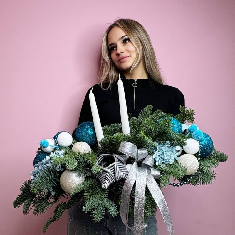 Новогодняя композиция из нобилиса со свечами, премиум