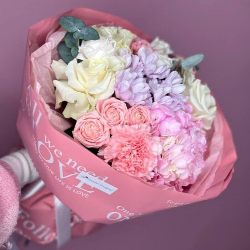 "Nezemnaya" buket belih frantcuzskih roz i gortenzii, standart