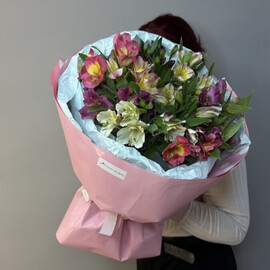 Buket s al_stromeriej