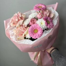 Buket s frantcuzskoj rozoj