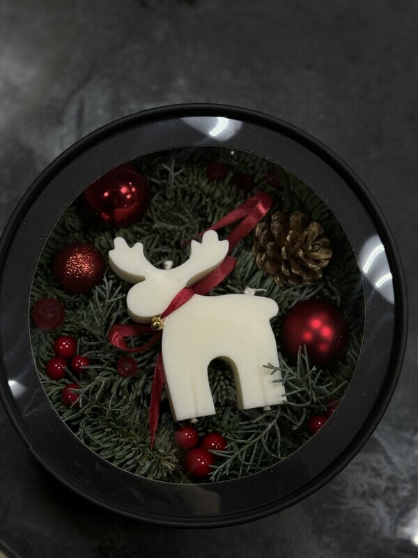 Korobka so svechej i nobilisom, standart