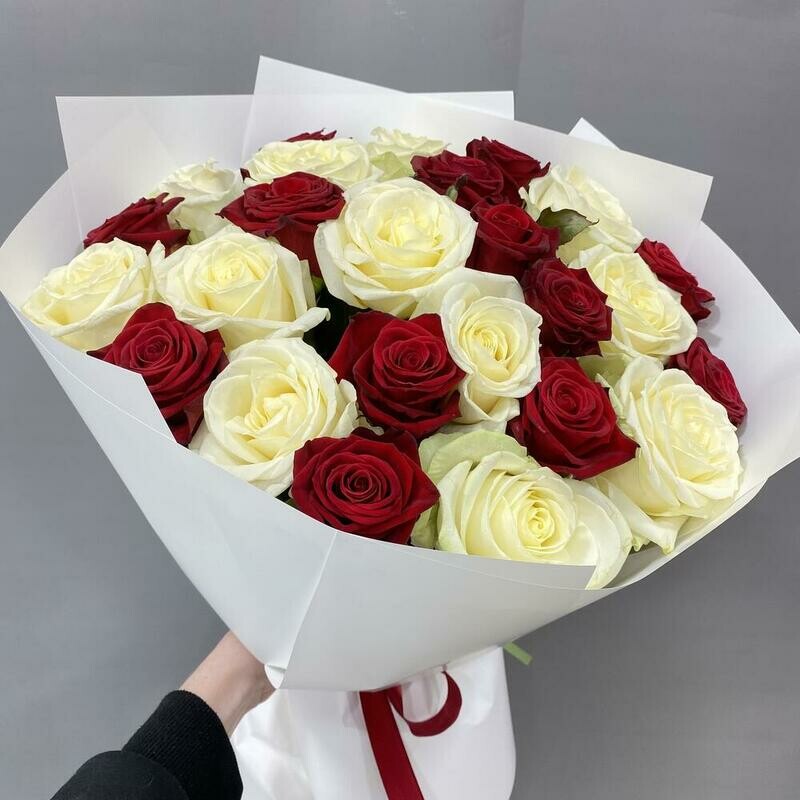 Buket iz 25 roz miks, standart