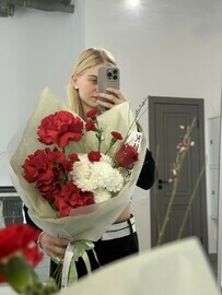 Букет из красных французских роз 