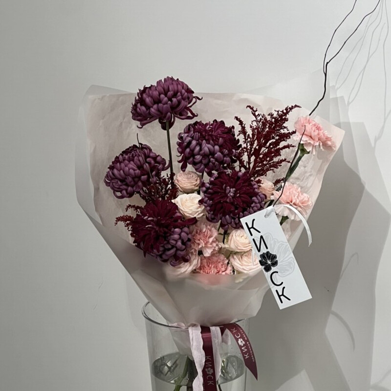 Яркий букет с хризантемами , стандартный