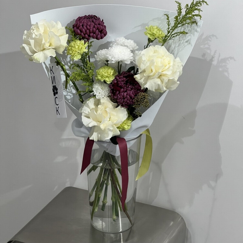 Нежный букет с розами , стандартный