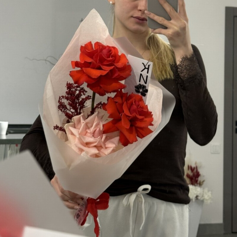 Bouquet with red roses, standart