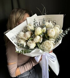 11 white peonies