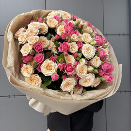 Букет из кустовых роз