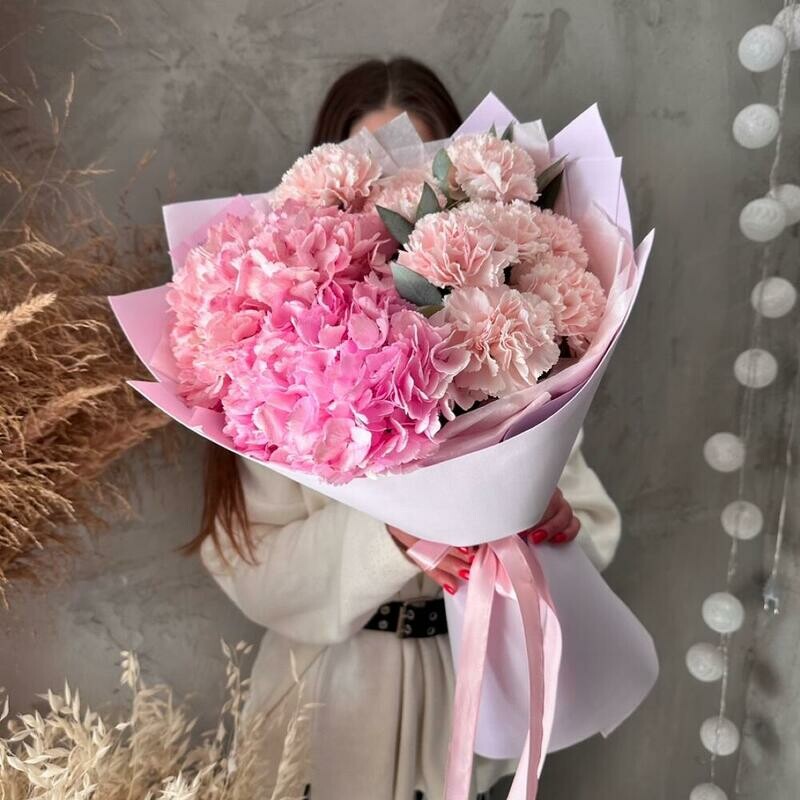 Авторский букет: гортензия, диантус, эвкалипт, стандартный